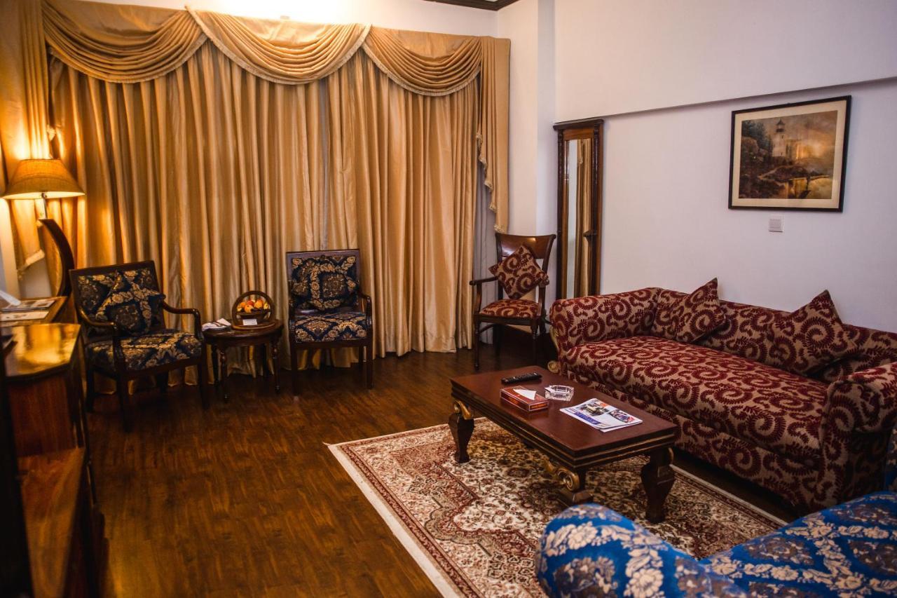 Hotel Mehran Karachi Bagian luar foto