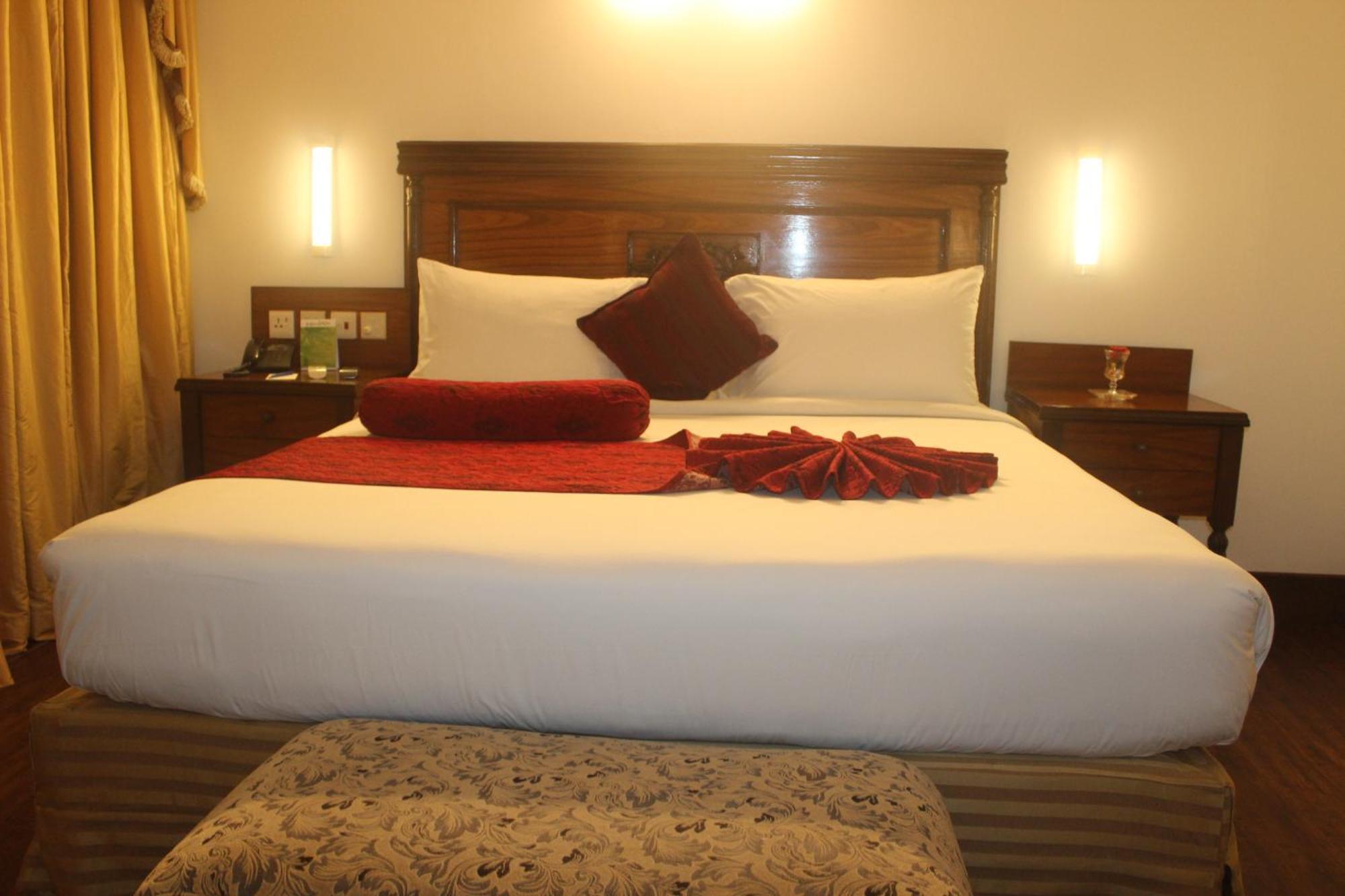 Hotel Mehran Karachi Bagian luar foto