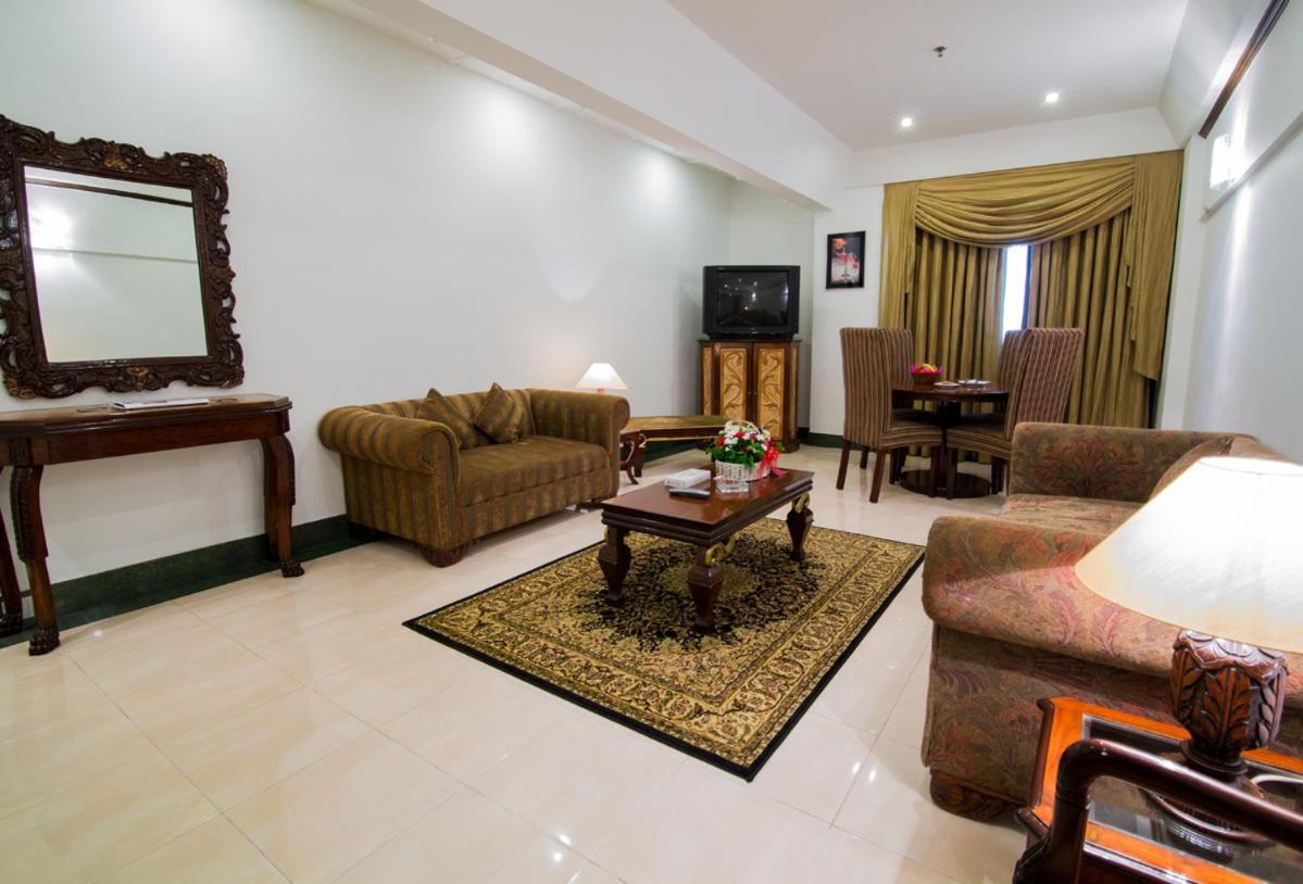 Hotel Mehran Karachi Bagian luar foto