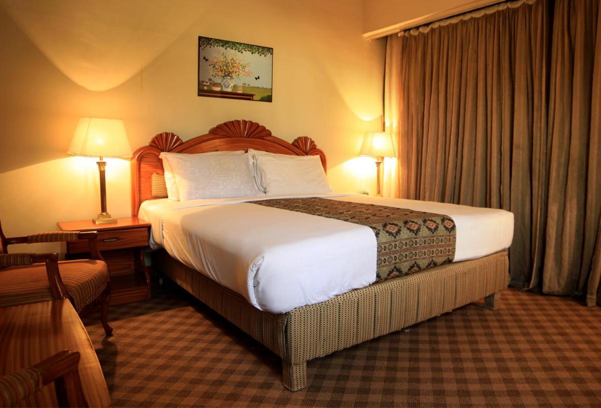 Hotel Mehran Karachi Bagian luar foto