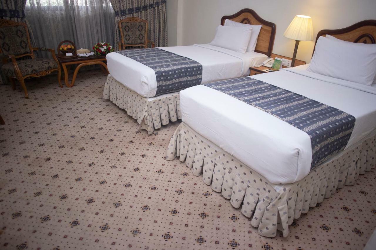 Hotel Mehran Karachi Bagian luar foto
