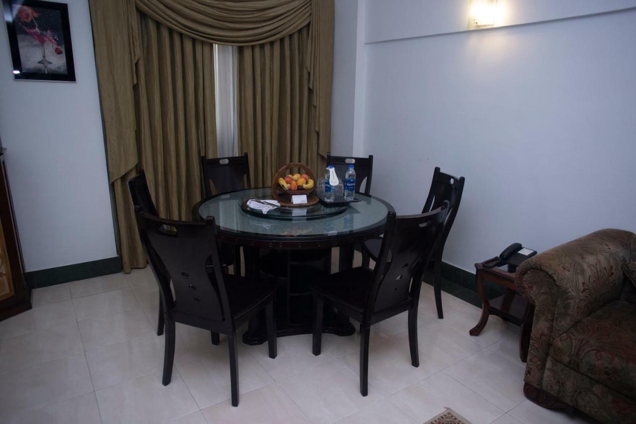 Hotel Mehran Karachi Bagian luar foto